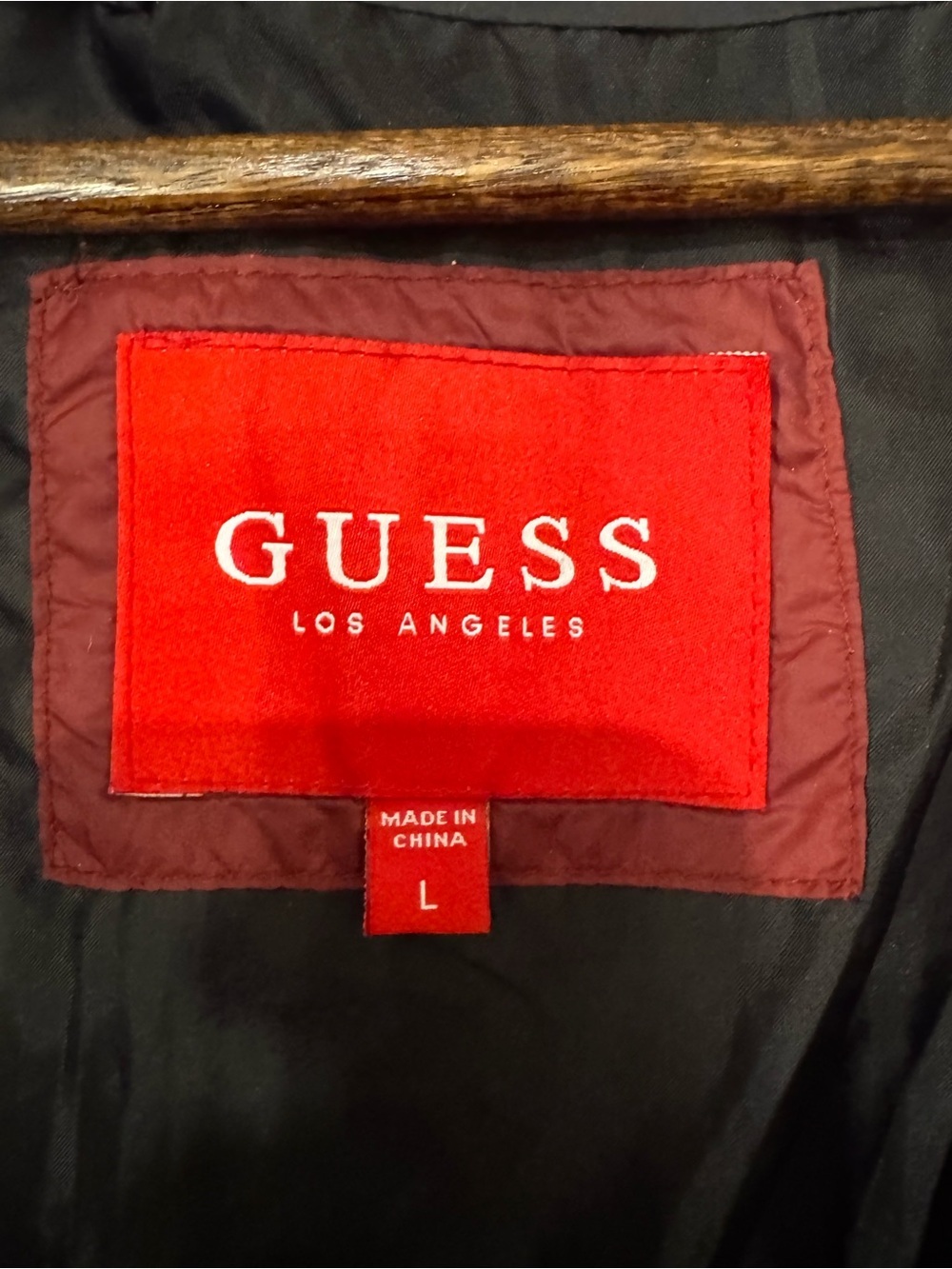 GUESS Men’s Black & Burgundy Hooded Puffer Jacket Size Large - Picture 6 of 9
